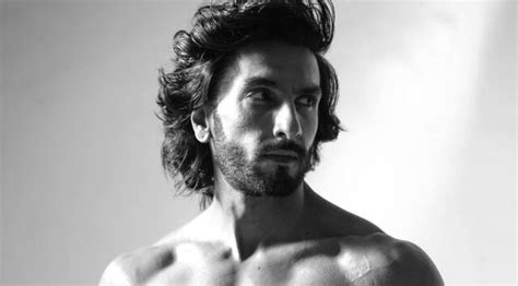 Ranveer Singh poses nude for magazine, fans say ‘love how he’s。